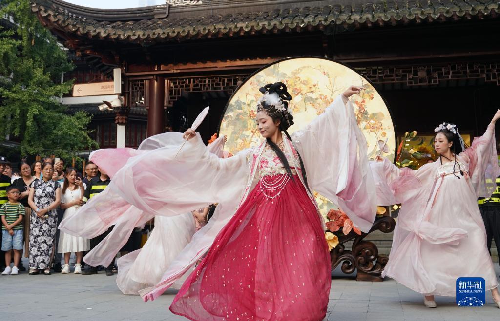 百万炸金花美女